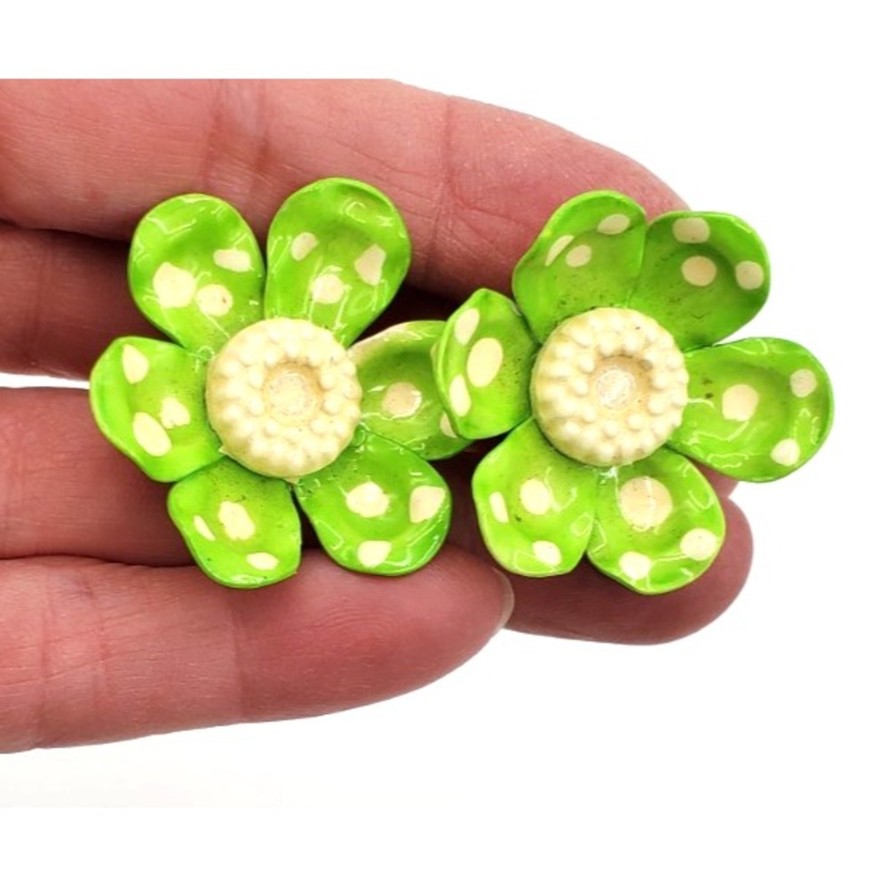 Vintage Enamel Flower Clip Earrings Green White W Germany 1960s